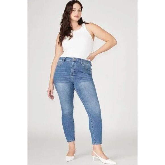 Eloquii distressed light wash stretchy size 24 plus size jeans - Picture 5 of 5